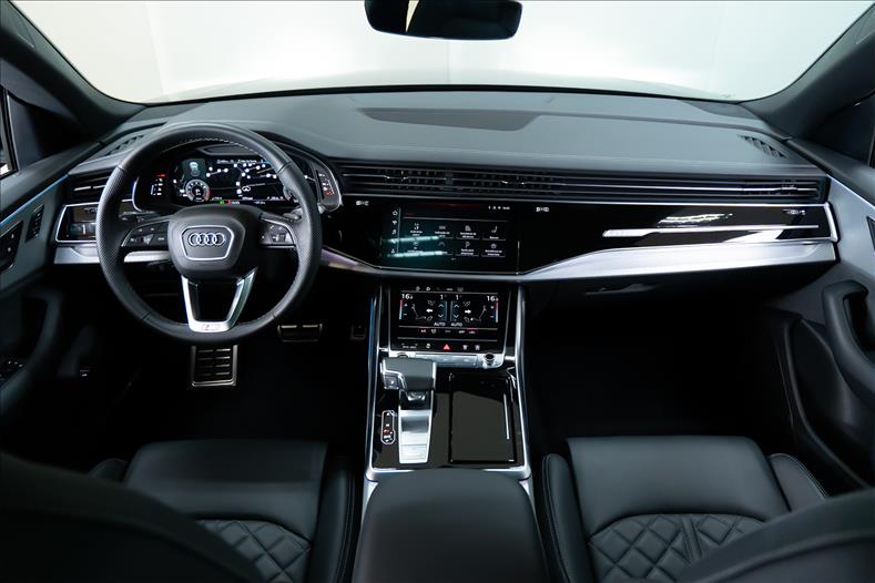 Audi-Q8-3.0 TFSI Performance Black Quattro