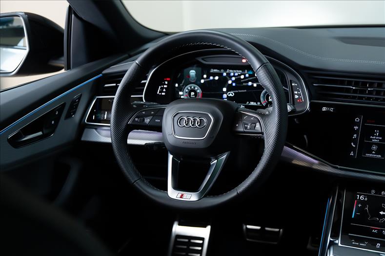 Audi-Q8-3.0 TFSI Performance Black Quattro