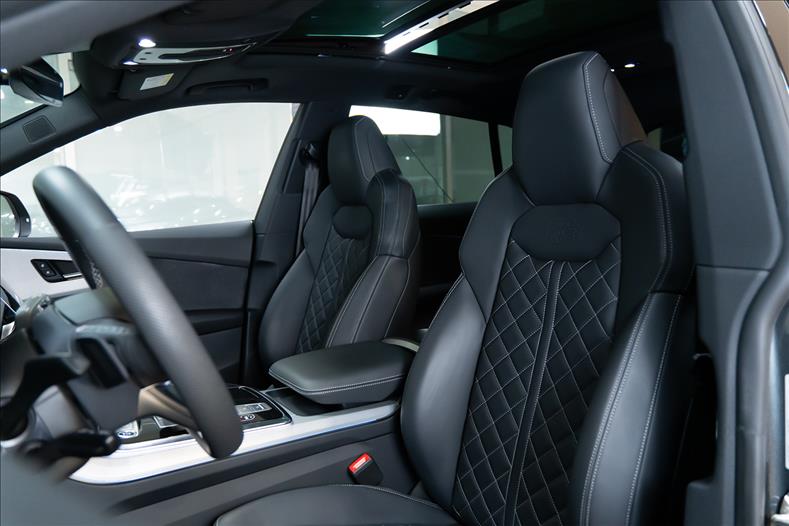 Audi-Q8-3.0 TFSI Performance Black Quattro