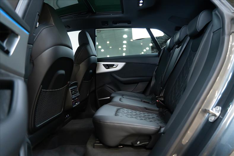 Audi-Q8-3.0 TFSI Performance Black Quattro