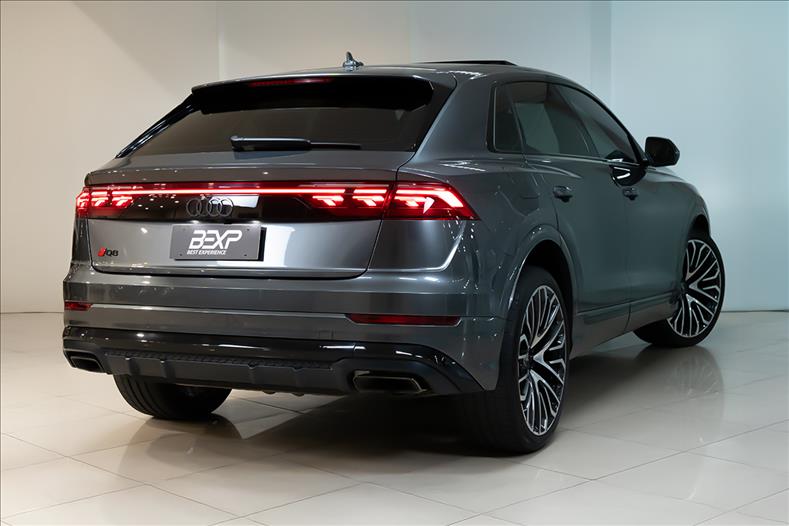 Audi-Q8-3.0 TFSI Performance Black Quattro