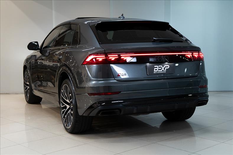 Audi-Q8-3.0 TFSI Performance Black Quattro
