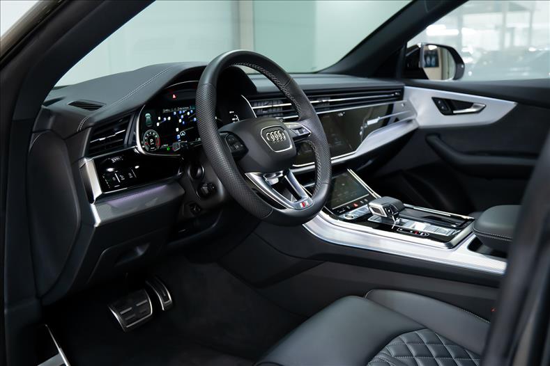 Audi-Q8-3.0 TFSI Performance Black Quattro