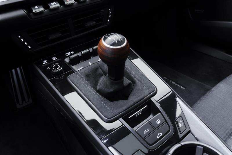 Porsche-911-3.0 24V H6 Carrera T