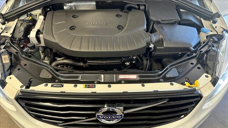 VOLVO XC60 2.4 D5 Momentum AWD VOLVO XC60 2.4 D5 Momentum AWD