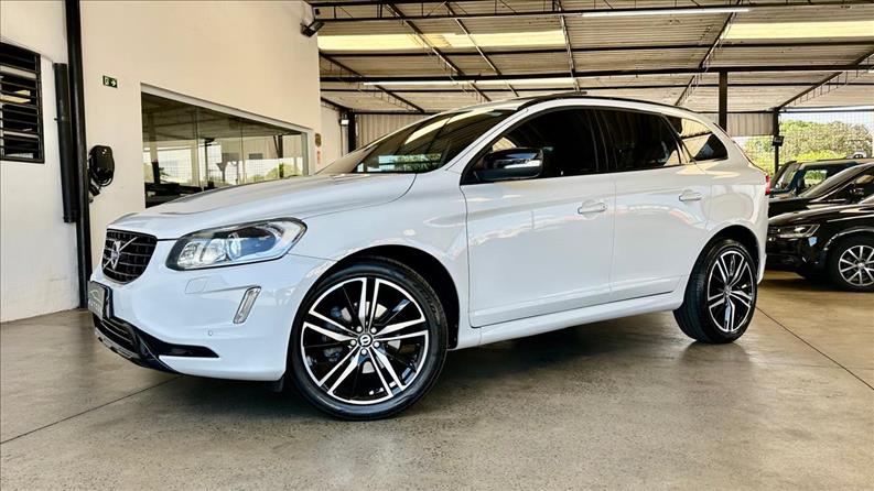 VOLVO XC60 2.4 D5 Momentum AWD VOLVO XC60 2.4 D5 Momentum AWD