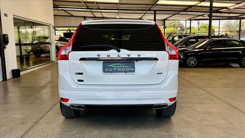 VOLVO XC60 2.4 D5 Momentum AWD VOLVO XC60 2.4 D5 Momentum AWD