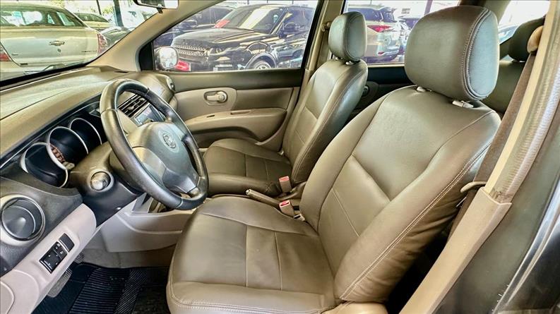 NISSAN LIVINA 1.8 SL 16V