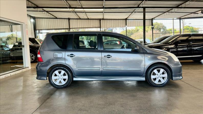 NISSAN LIVINA 1.8 SL 16V