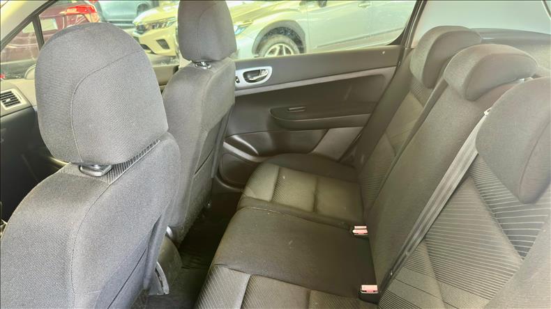 PEUGEOT 307 1.6 Presence Pack 16V PEUGEOT 307 1.6 Presence Pack 16V