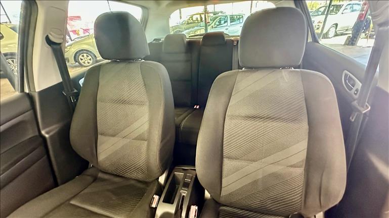 PEUGEOT 307 1.6 Presence Pack 16V PEUGEOT 307 1.6 Presence Pack 16V