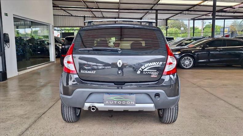 RENAULT SANDERO 1.6 Stepway 16V RENAULT SANDERO 1.6 Stepway 16V