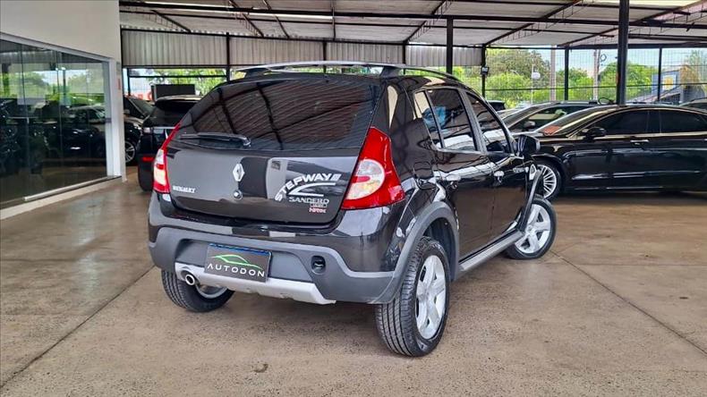 RENAULT SANDERO 1.6 Stepway 16V RENAULT SANDERO 1.6 Stepway 16V