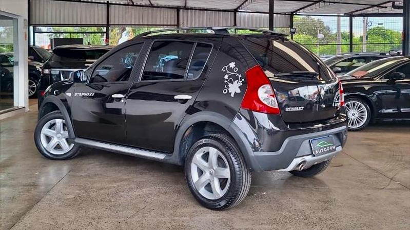 RENAULT SANDERO 1.6 Stepway 16V RENAULT SANDERO 1.6 Stepway 16V