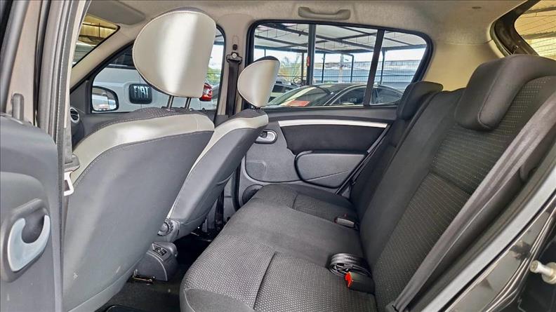 RENAULT SANDERO 1.6 Stepway 16V RENAULT SANDERO 1.6 Stepway 16V