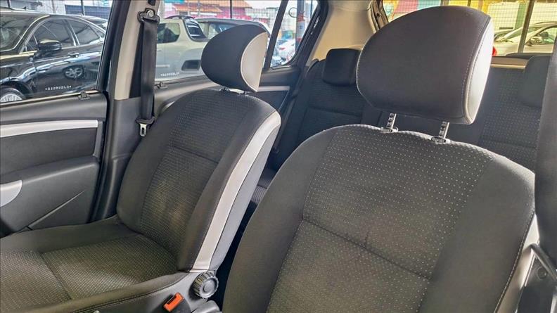 RENAULT SANDERO 1.6 Stepway 16V RENAULT SANDERO 1.6 Stepway 16V