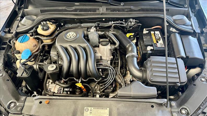 VOLKSWAGEN JETTA 2.0 Comfortline