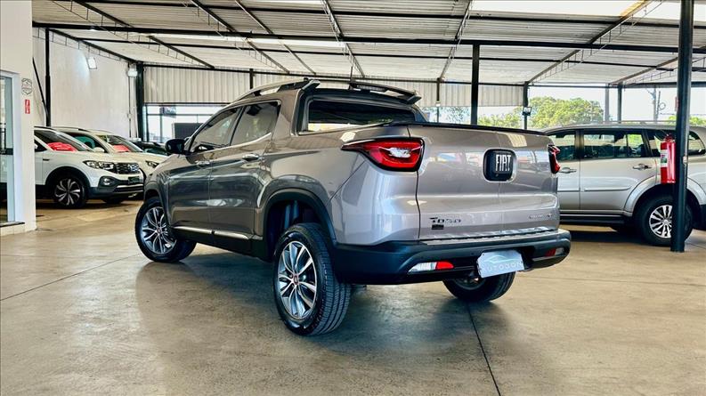 FIAT TORO 2.0 16V Turbo Volcano 4WD FIAT TORO 2.0 16V Turbo Volcano 4WD