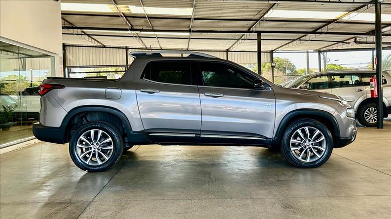 FIAT TORO 2.0 16V Turbo Volcano 4WD FIAT TORO 2.0 16V Turbo Volcano 4WD