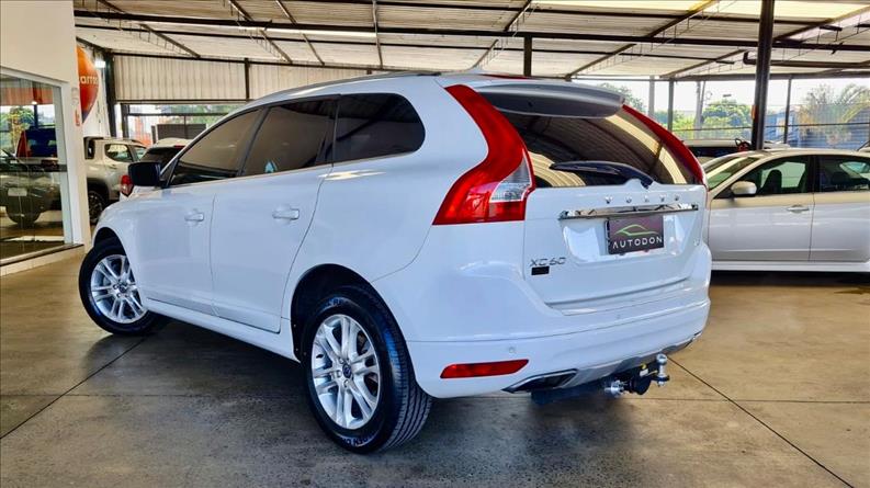 VOLVO XC60 2.0 T5 Dynamic FWD Turbo