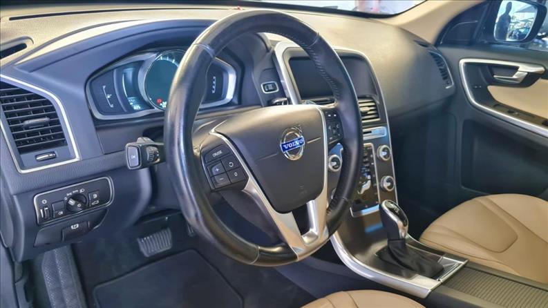 VOLVO XC60 2.0 T5 Dynamic FWD Turbo