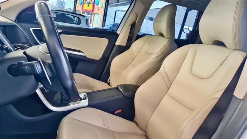VOLVO XC60 2.0 T5 Dynamic FWD Turbo