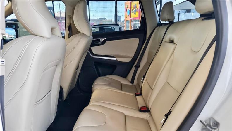 VOLVO XC60 2.0 T5 Dynamic FWD Turbo