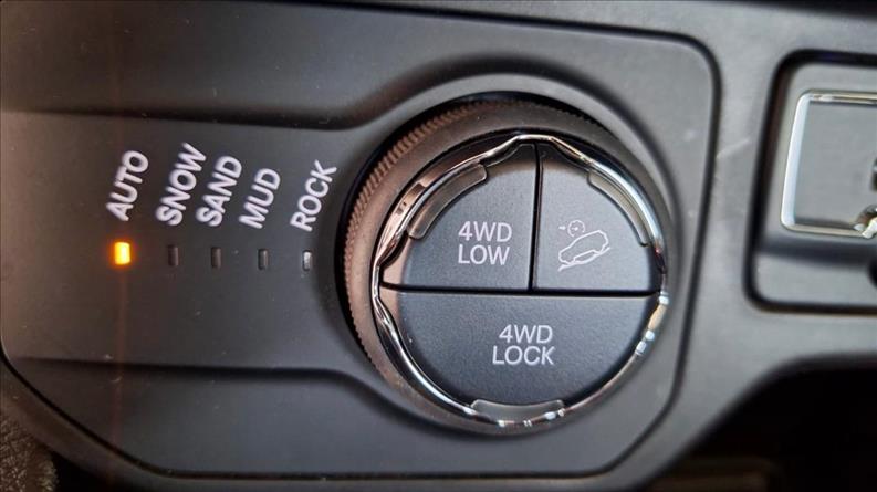 JEEP RENEGADE 2.0 16V Turbo Trailhawk 4X4 JEEP RENEGADE 2.0 16V Turbo Trailhawk 4X4