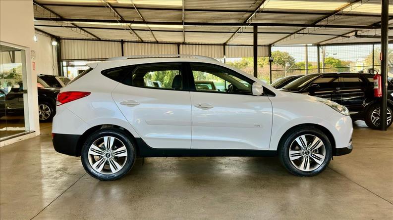 HYUNDAI IX35 2.0 MPFI 16V HYUNDAI IX35 2.0 MPFI 16V