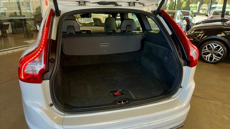 VOLVO XC60 2.0 T5 RD Turbo VOLVO XC60 2.0 T5 RD Turbo