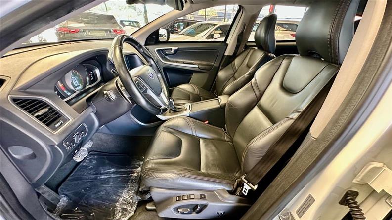 VOLVO XC60 2.0 T5 Dynamic FWD Turbo