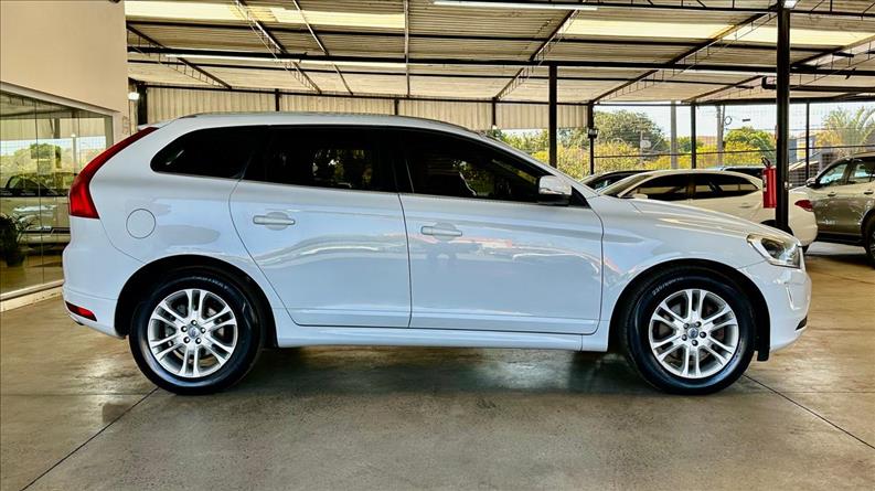 VOLVO XC60 2.0 T5 Dynamic FWD Turbo