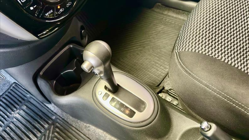 NISSAN MARCH 1.6 SL 16vstart NISSAN MARCH 1.6 SL 16vstart