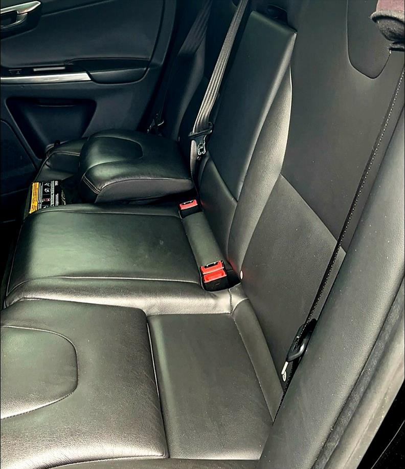 VOLVO XC60 2.0 T5 Momentum VOLVO XC60 2.0 T5 Momentum