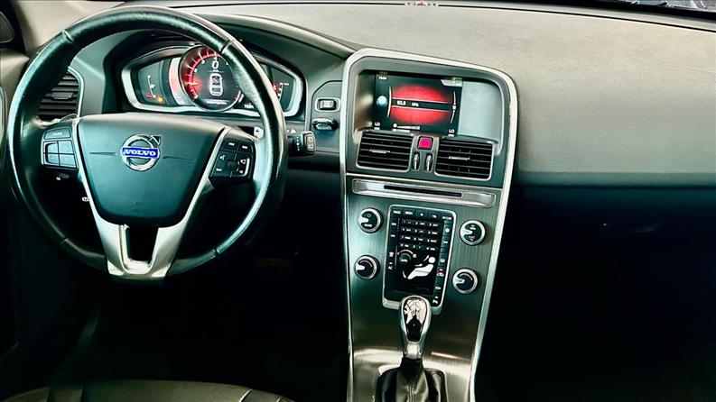 VOLVO XC60 2.0 T5 Momentum