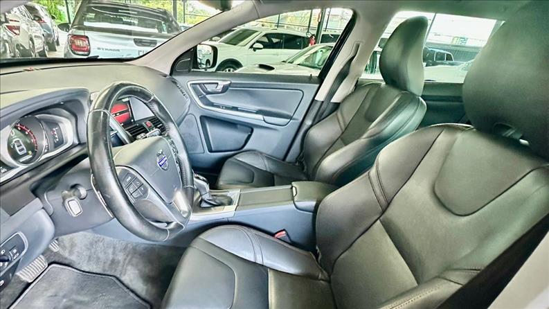 VOLVO XC60 2.0 T5 Momentum