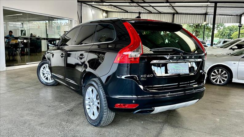 VOLVO XC60 2.0 T5 Momentum