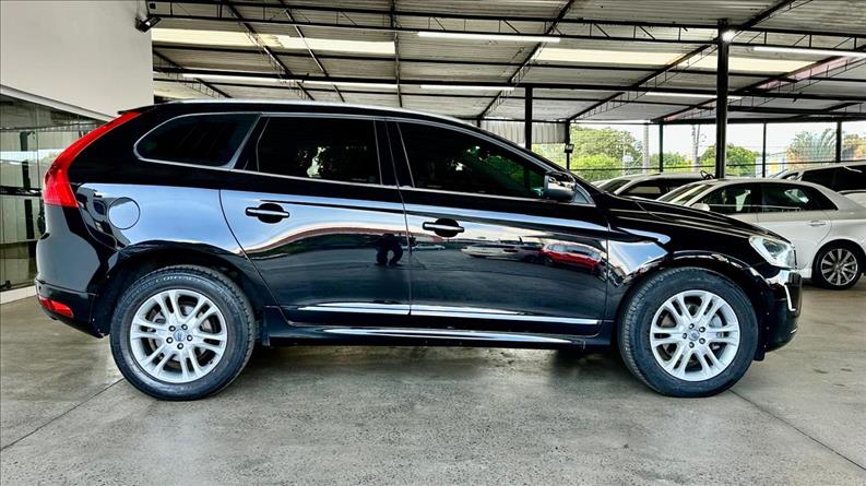 VOLVO XC60 2.0 T5 Momentum