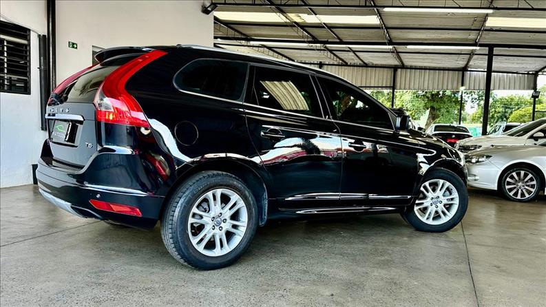 VOLVO XC60 2.0 T5 Momentum