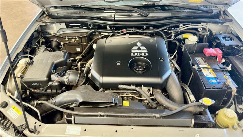MITSUBISHI PAJERO 3.2 HPE 4X4 7 Lugares 16V Turbo Intercooler