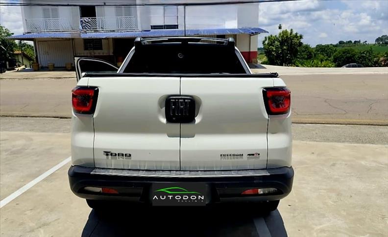 FIAT TORO 2.0 16V Turbo Freedom 4WD AT9 FIAT TORO 2.0 16V Turbo Freedom 4WD AT9