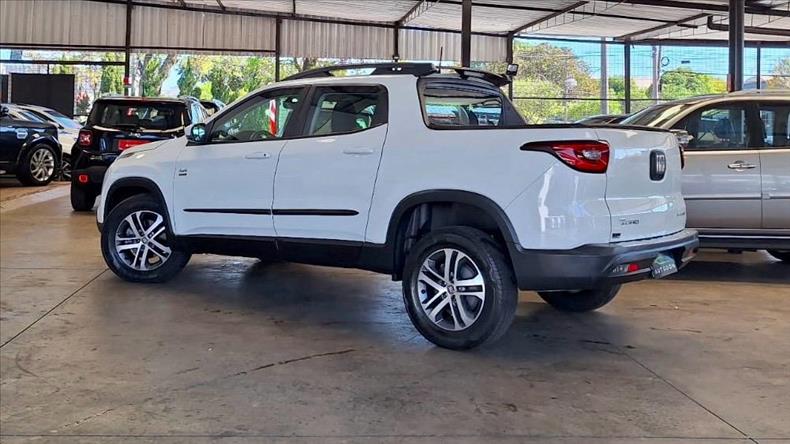 FIAT TORO 2.0 16V Turbo Freedom 4WD AT9 FIAT TORO 2.0 16V Turbo Freedom 4WD AT9