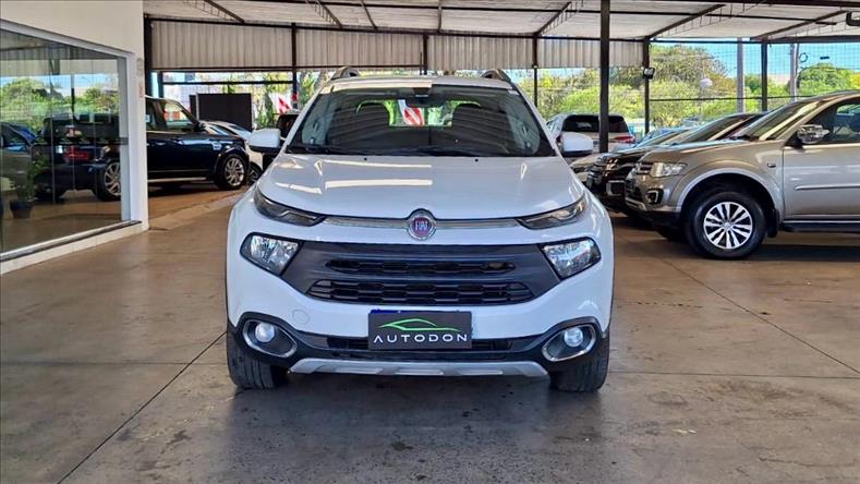 FIAT TORO 2.0 16V Turbo Freedom 4WD AT9 FIAT TORO 2.0 16V Turbo Freedom 4WD AT9