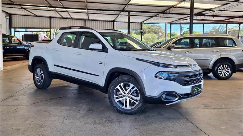 FIAT TORO 2.0 16V Turbo Freedom 4WD AT9 FIAT TORO 2.0 16V Turbo Freedom 4WD AT9