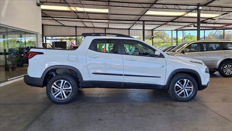 FIAT TORO 2.0 16V Turbo Freedom 4WD AT9 FIAT TORO 2.0 16V Turbo Freedom 4WD AT9
