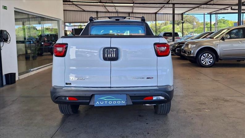 FIAT TORO 2.0 16V Turbo Freedom 4WD AT9 FIAT TORO 2.0 16V Turbo Freedom 4WD AT9