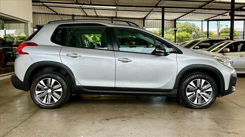 PEUGEOT 2008 1.6 16V Allure Pack PEUGEOT 2008 1.6 16V Allure Pack