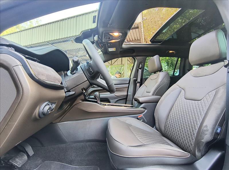 Jeep-COMMANDER-2.2 Turbo Overland
