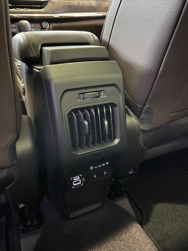 Jeep-COMMANDER-2.0 Hurricane 4 Turbo Overland