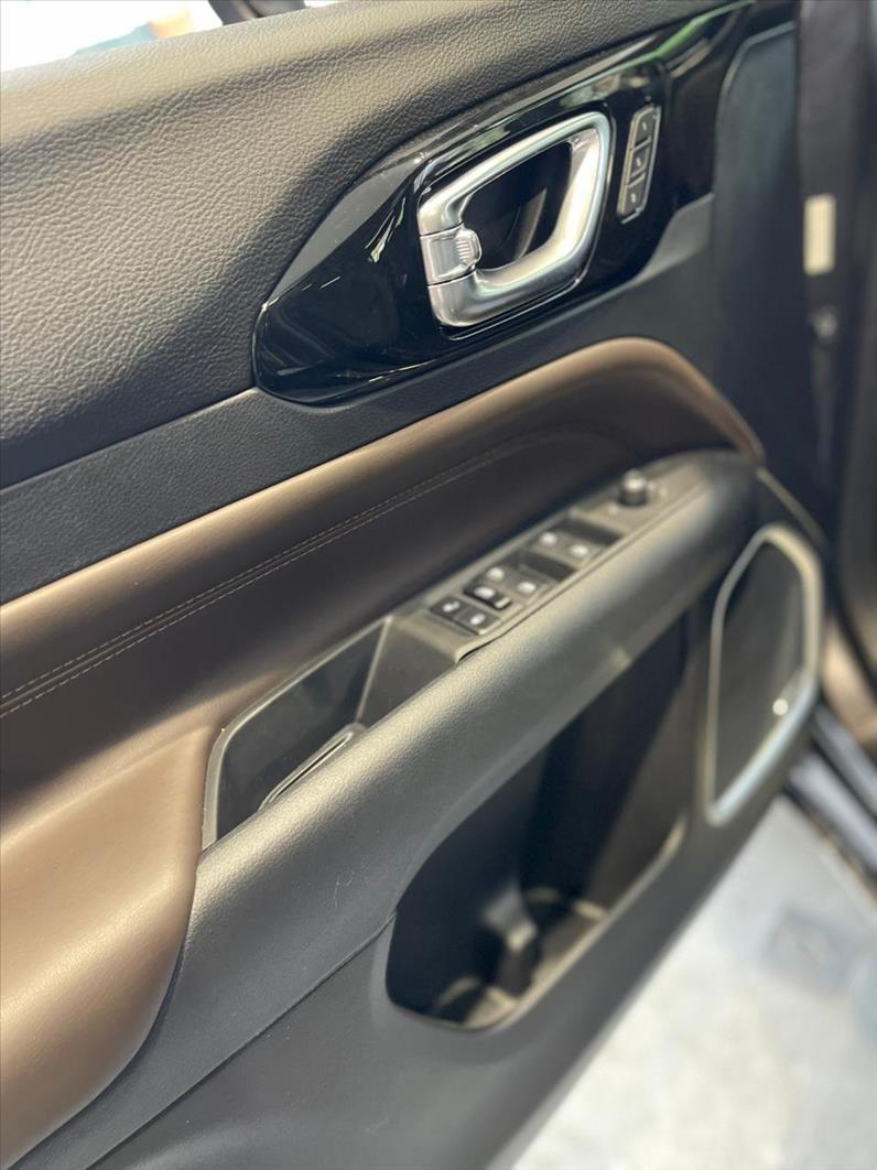 Jeep-COMMANDER-2.0 Hurricane 4 Turbo Overland